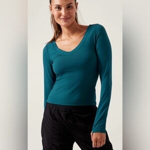 Athleta XL Teal Long Sleeve Shanti Twist Back V-Neck Top